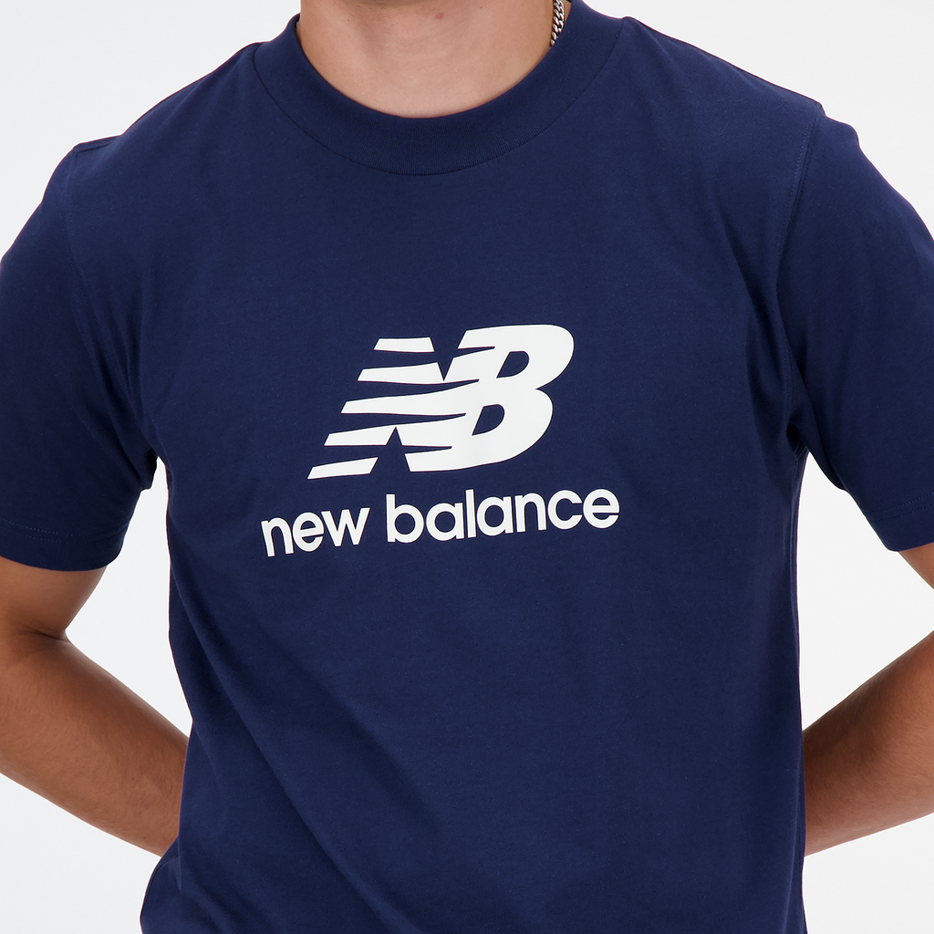 New Balance Sport Essentials Stacked Logo T-Shirt in BLAU