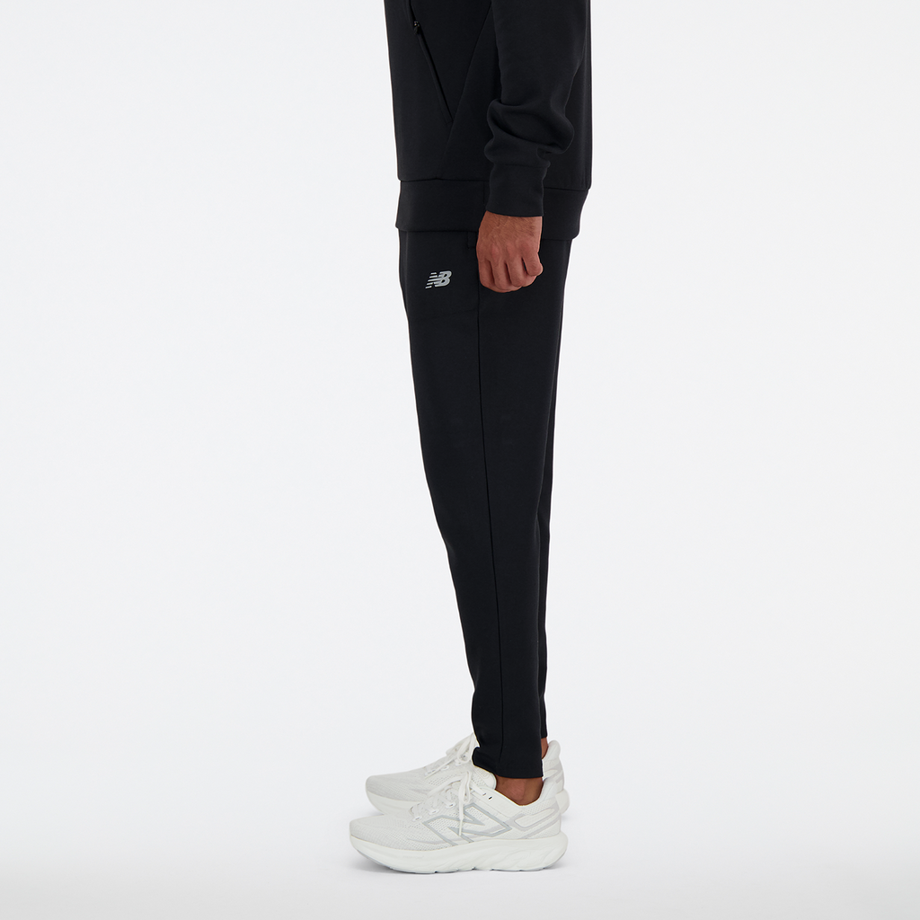 New Balance Tech Knit Pant in SCHWARZ