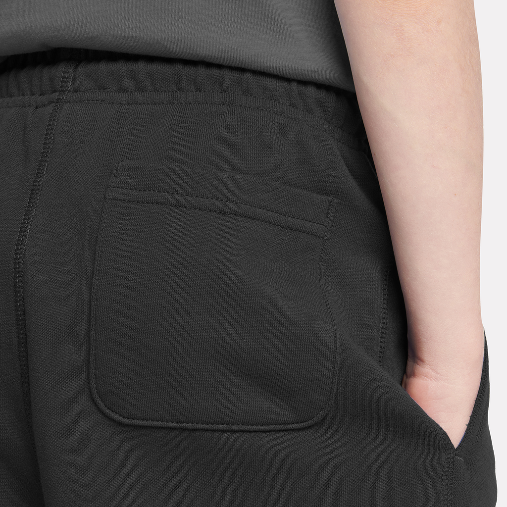 New Balance B New Balance French Terry Small Logo Short in SCHWARZ