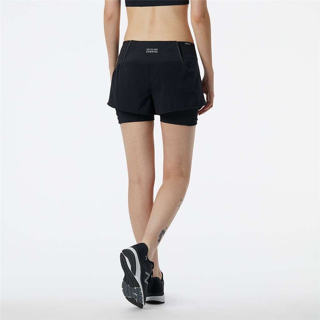 New Balance W Impact Run 2in1 Short in SCHWARZ