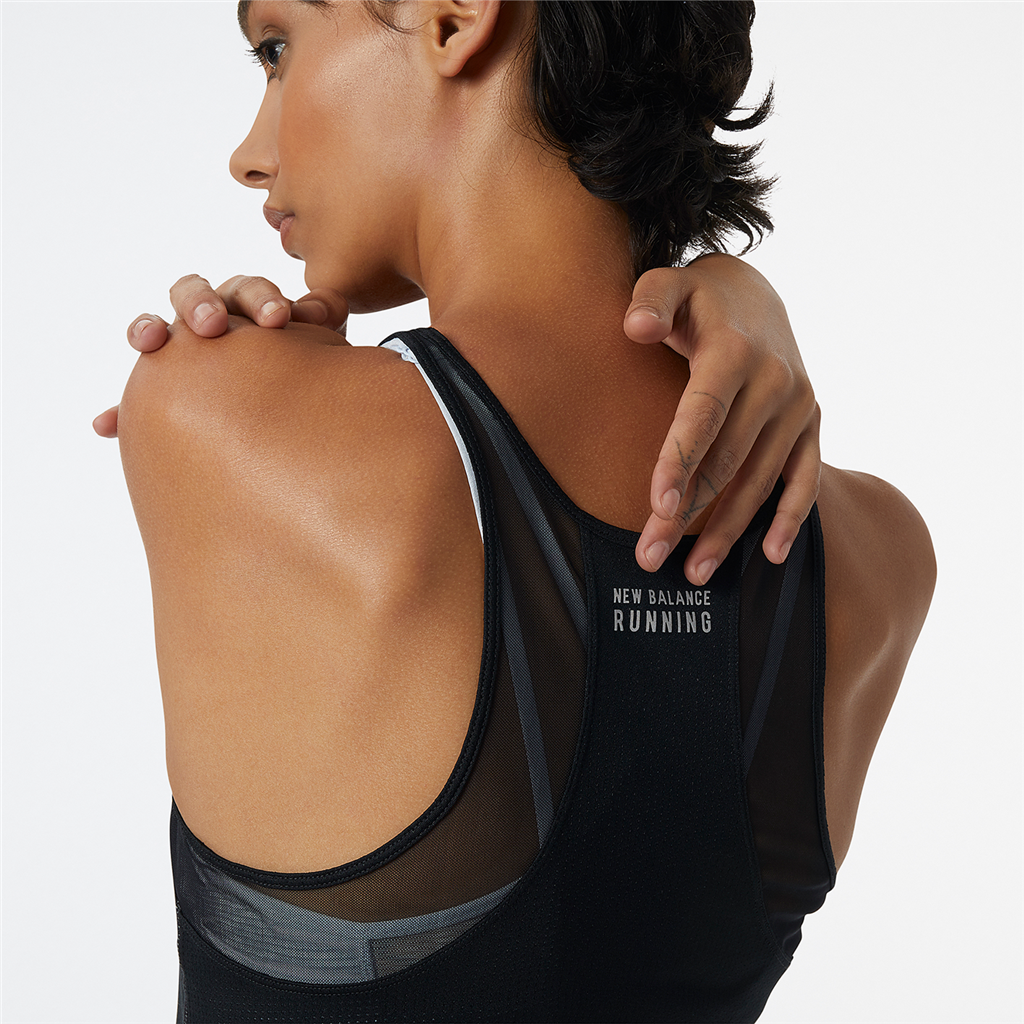 New Balance W Impact Run Tank in SCHWARZ