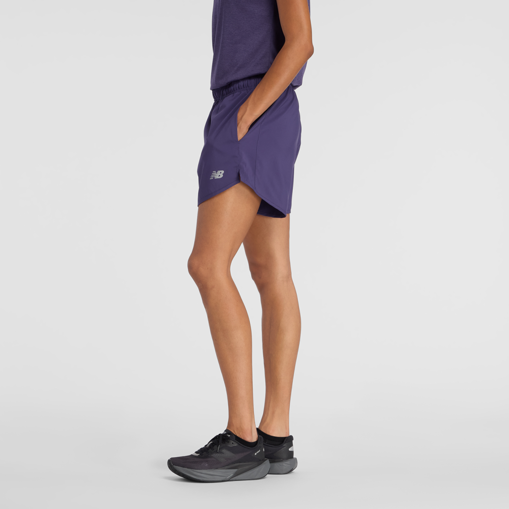 New Balance W Sport Essentials Short 5 Inch in VIOLETT