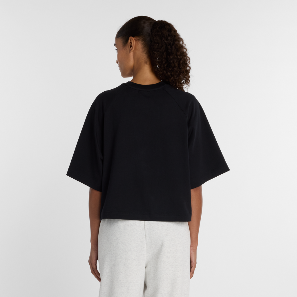 New Balance W Watercolor Multi Boxy T-Shirt in SCHWARZ