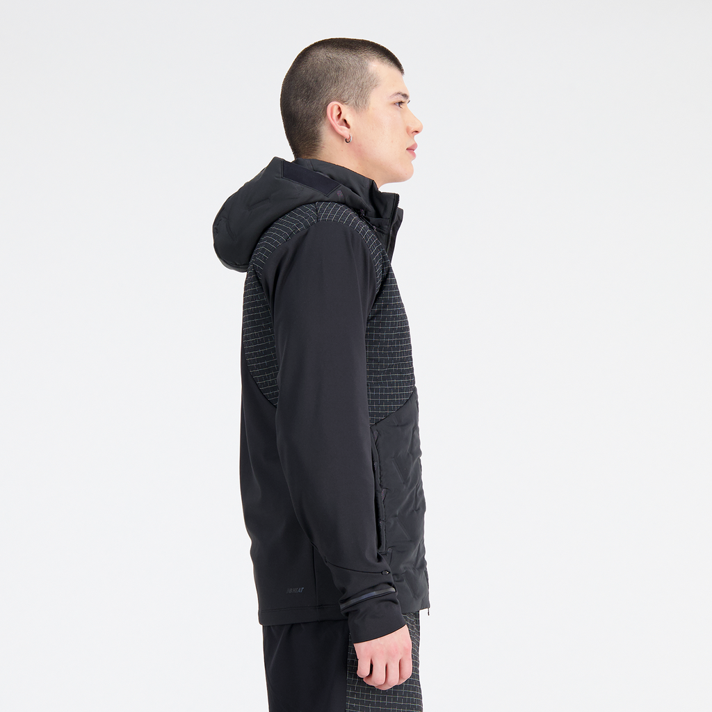 New Balance Impact Run Luminous Heat Jacket in SCHWARZ