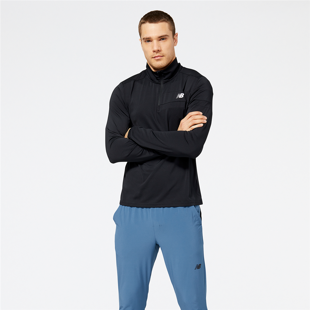 New Balance Accelerate Half Zip in SCHWARZ