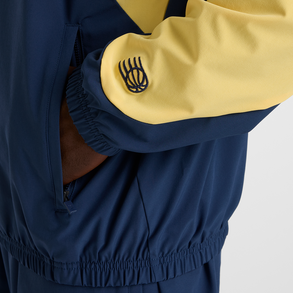 New Balance Woven Track Jacket in BLAU