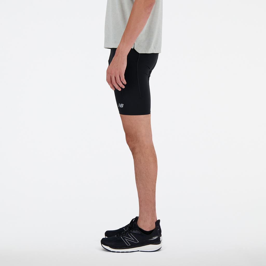 New Balance NB Athletics Sleek Run Half Tight 9 Inch in SCHWARZ