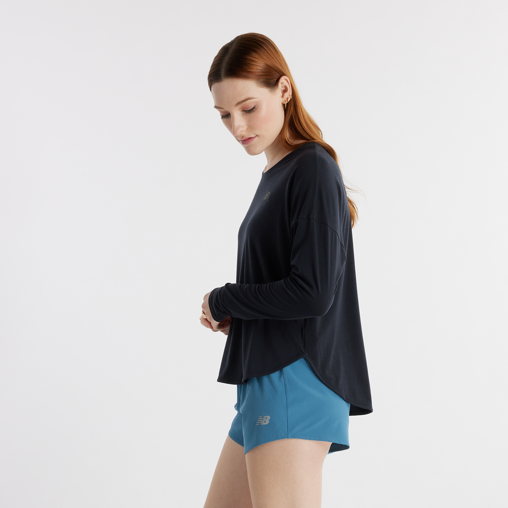 New Balance W Drapey Jersey Long Sleeve T-Shirt in SCHWARZ