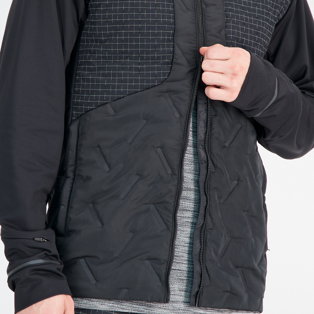 New Balance Impact Run Luminous Heat Jacket in SCHWARZ