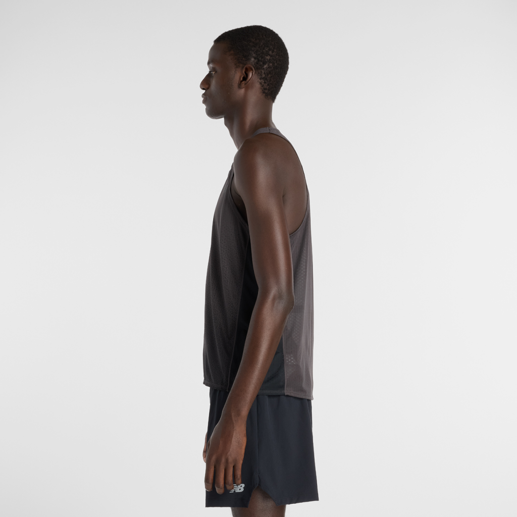 New Balance Viz-Tech Run Singlet in SCHWARZ