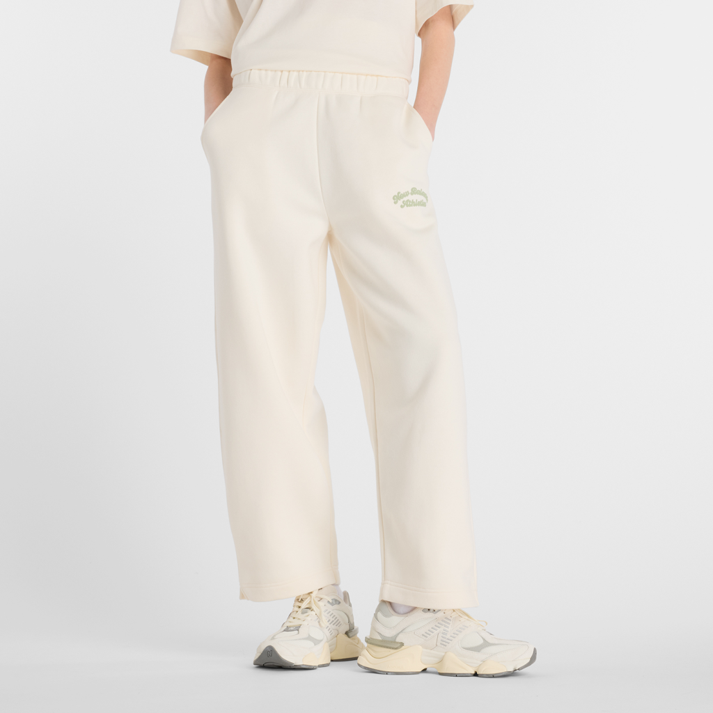 New Balance W Linear Heritage Fleece Barrel Leg Pant in GRAU