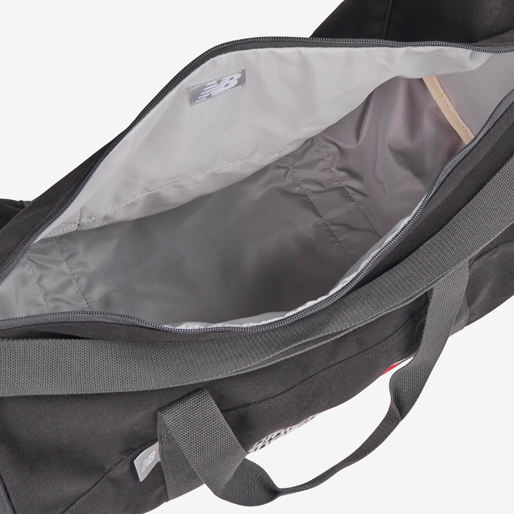 New Balance Canvas Duffel in SCHWARZ