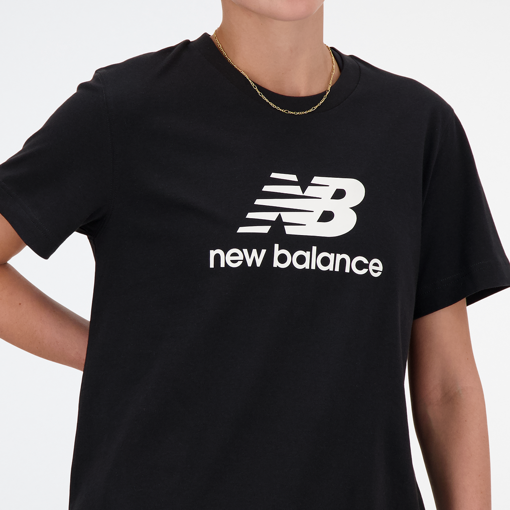 New Balance W Sport Essentials Jersey Logo T-Shirt in SCHWARZ