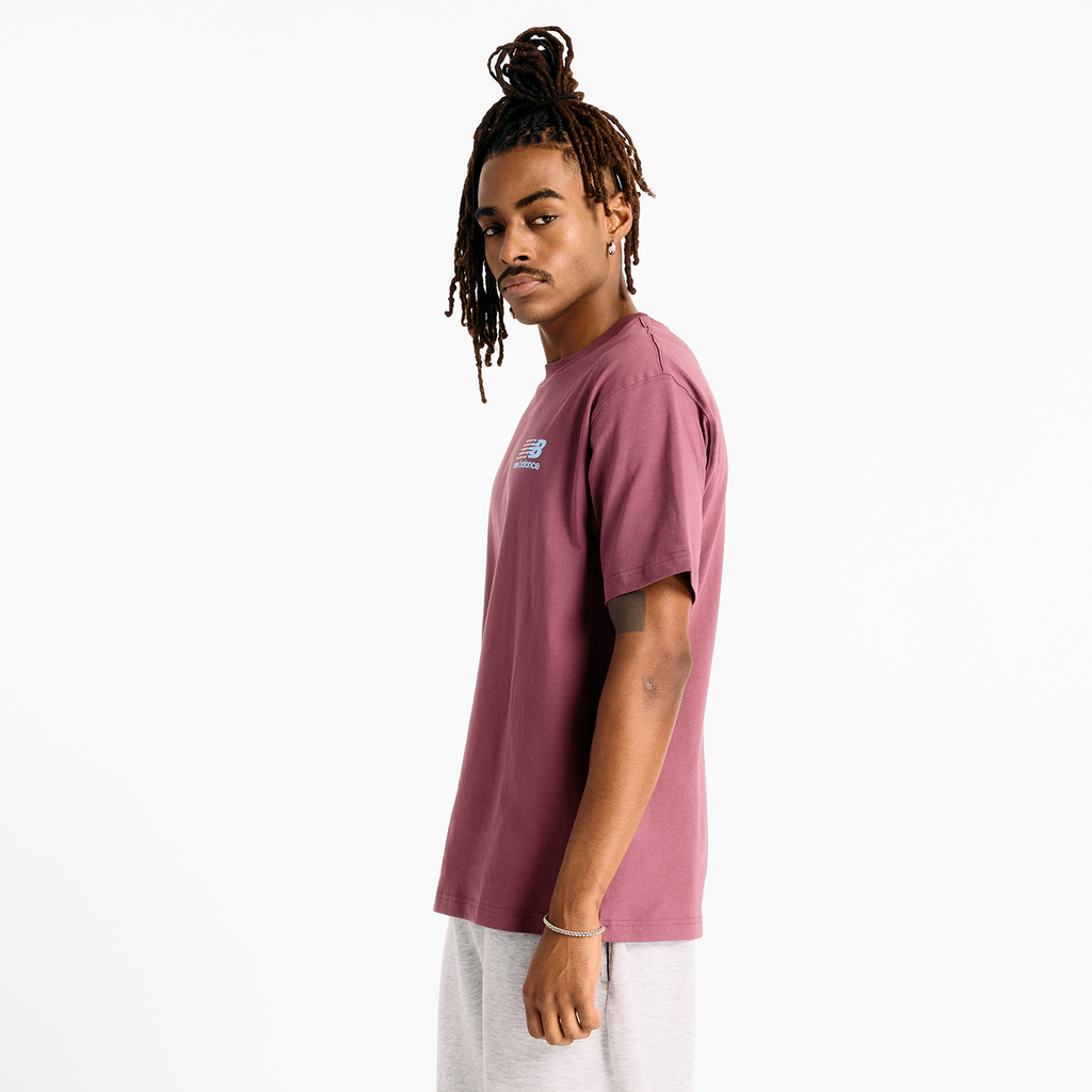 New Balance Athletics Multi Color Logo T-Shirt in VIOLETT