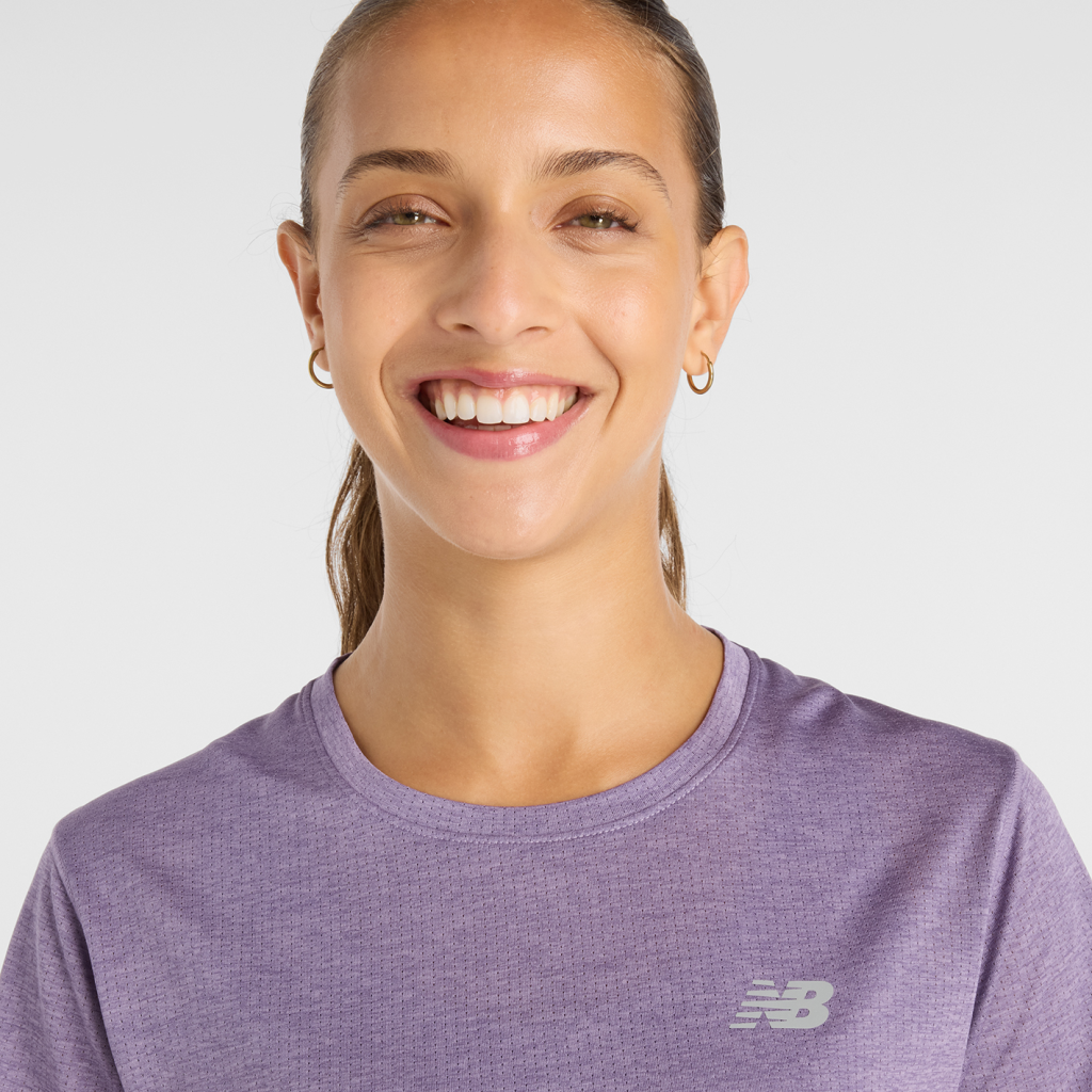 New Balance W NB Athletics Short Sleeve in VIOLETT