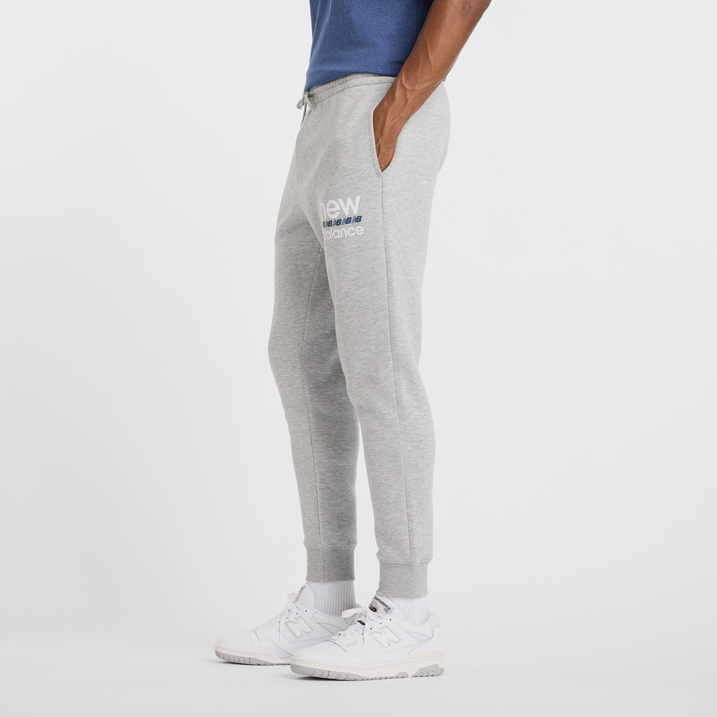 New Balance Sport Graphic Fleece Jogger in GRAU