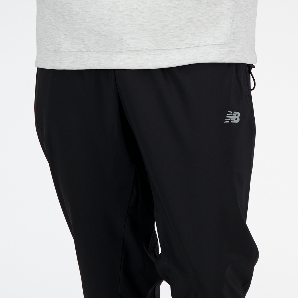 New Balance New Balance Active Woven Jogger in SCHWARZ
