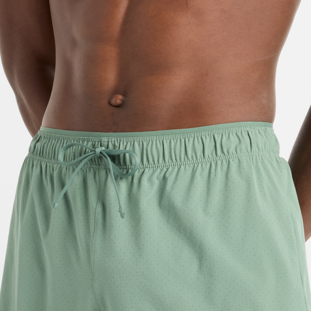 New Balance RC Short 7" in GRÜN