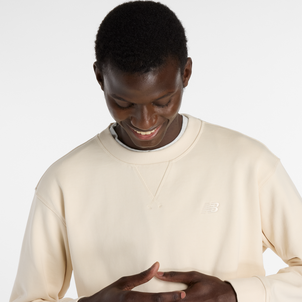 New Balance NB Athletics French Terry Crew in GRAU