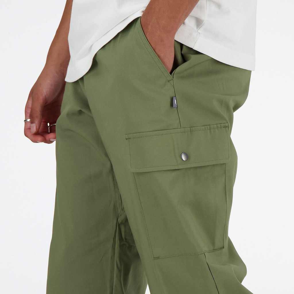 New Balance Twill Cargo Jogger in GRÜN