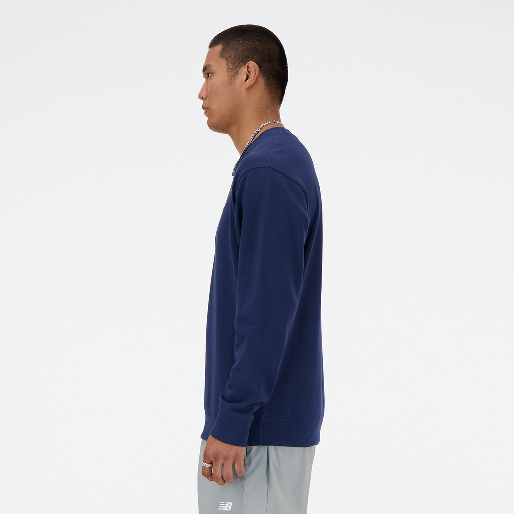 New Balance Sport Essentials Small Logo French Terry Crew in BLAU