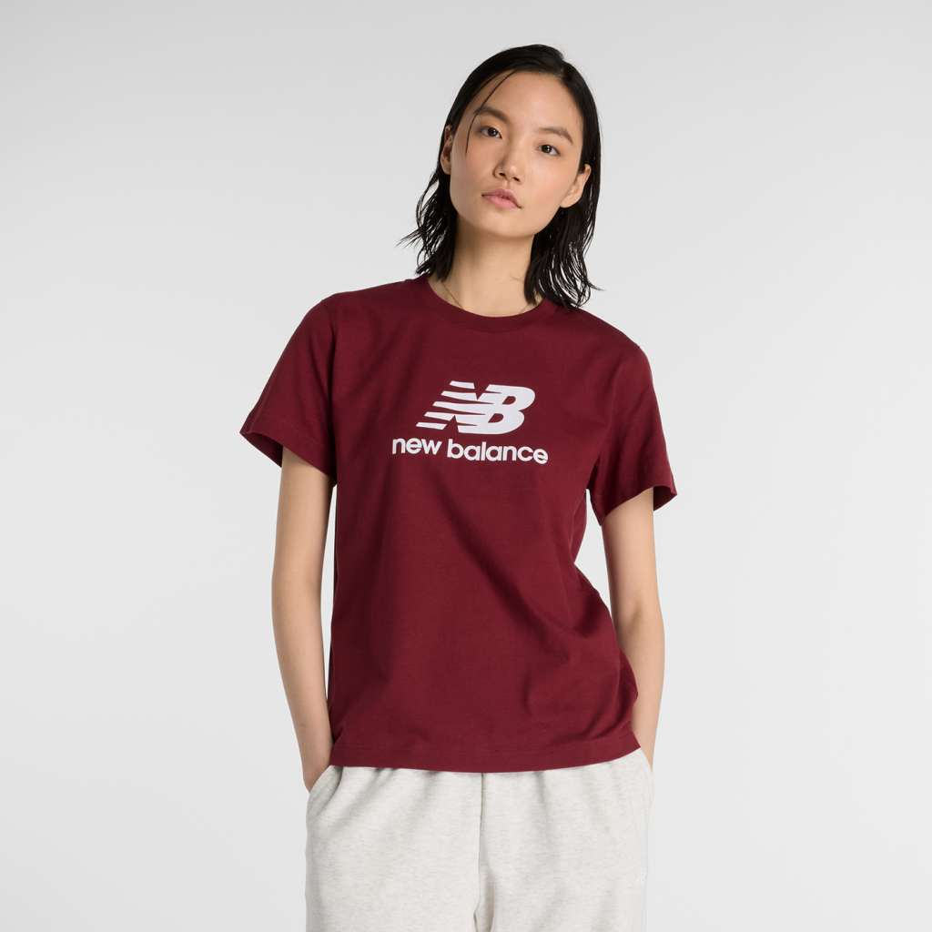 New Balance W Sport Essentials Jersey Logo T-Shirt in ROT