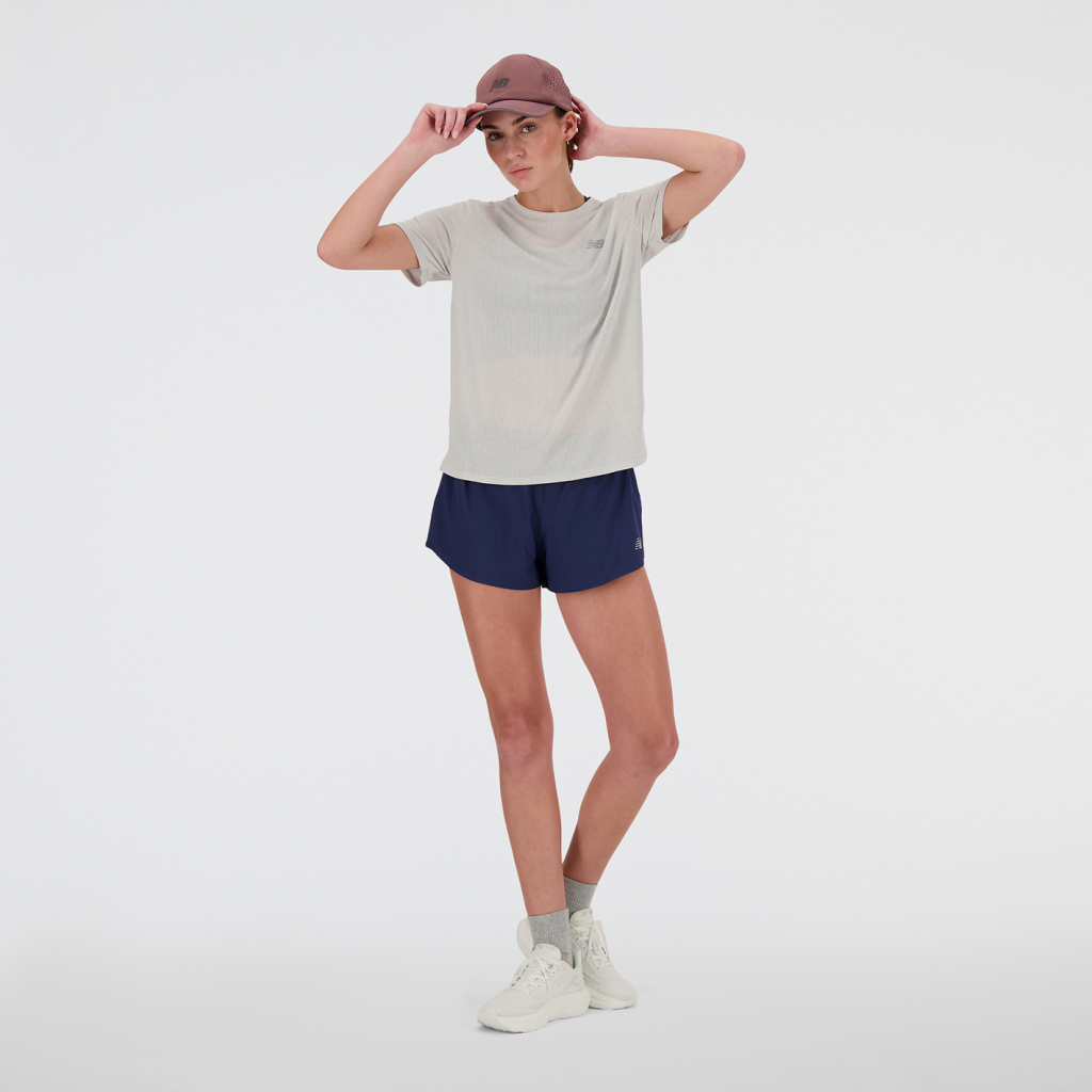 New Balance W NB Athletics Short Sleeve in GRAU