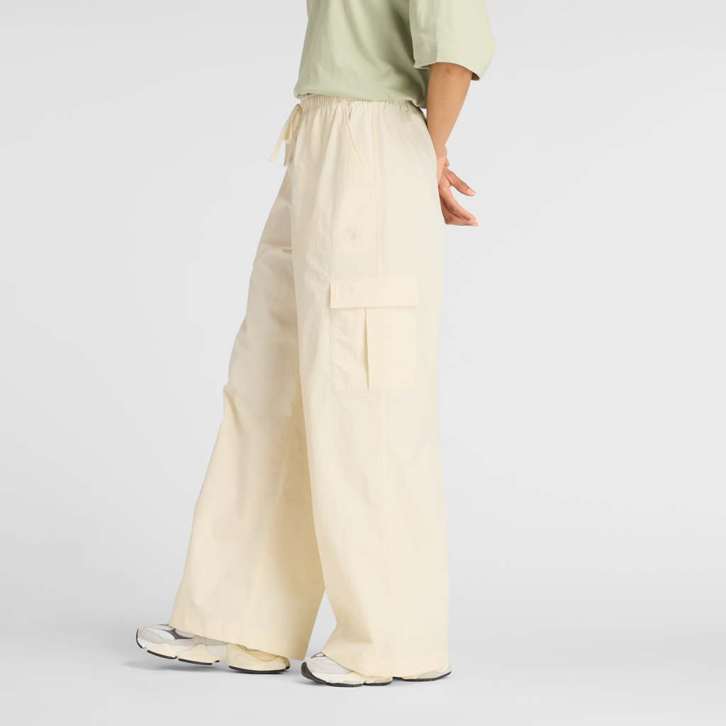 New Balance W Woven Cargo Pant in BEIGE