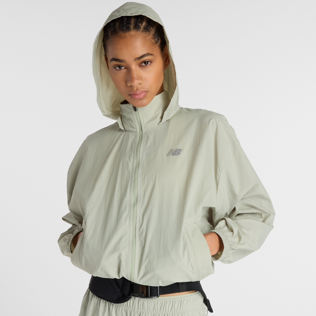 New Balance W NB Athletics Woven Jacket in GRÜN