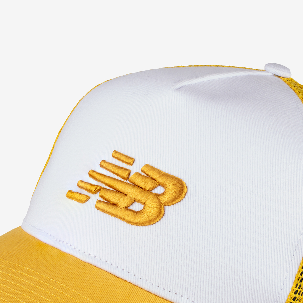 New Balance Sport Essentials Trucker Hat in GELB
