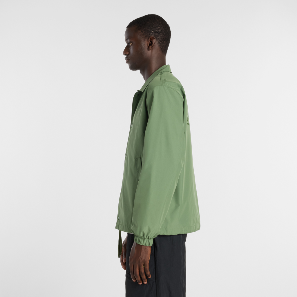 New Balance Lightweight Coaches Jacket in GRÜN