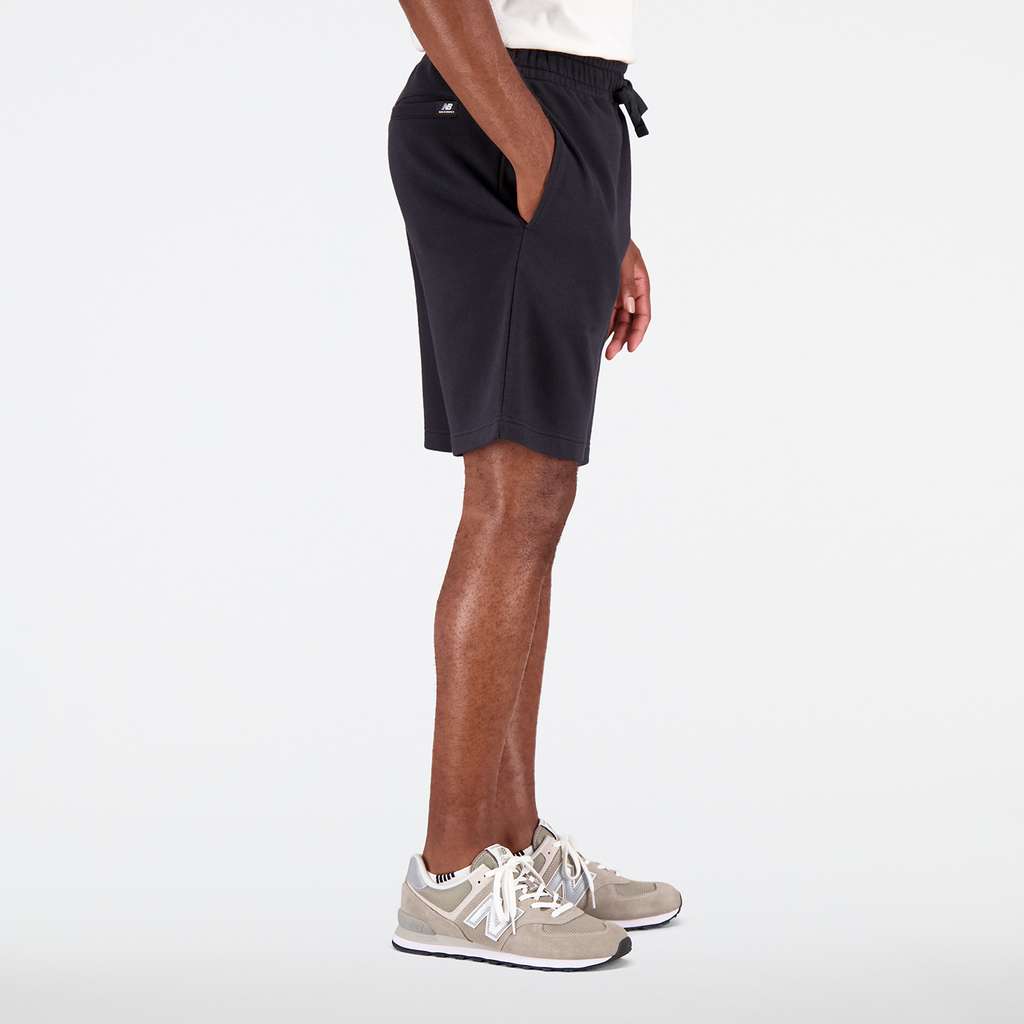 New Balance Essentials Stacked Logo Short in SCHWARZ