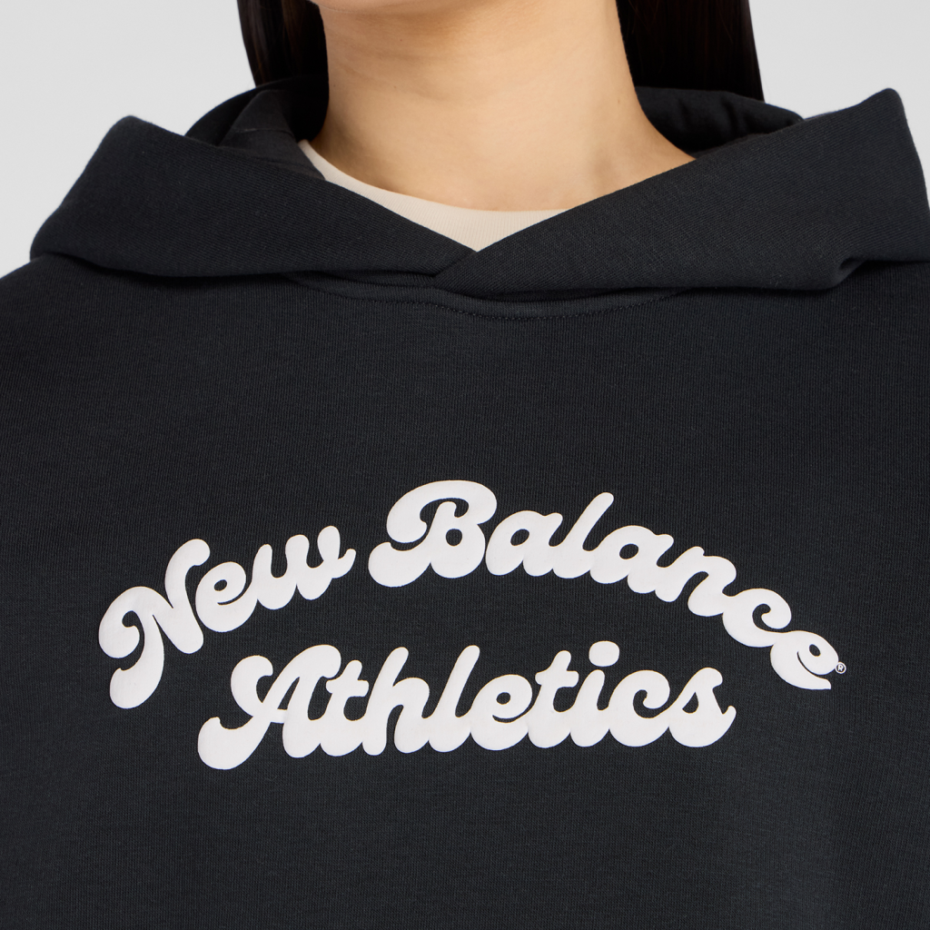 New Balance W Linear Heritage Fleece Long Hoodie in SCHWARZ