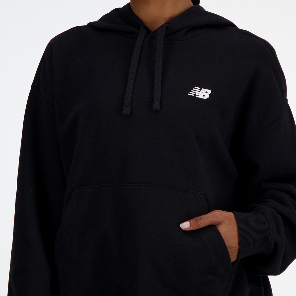 New Balance W Sport Essentials French Terry Small Logo Hoodie in SCHWARZ