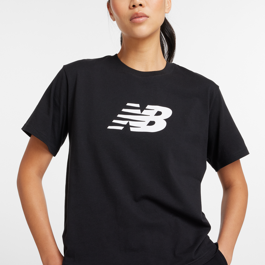 New Balance W Sport Jersey Relaxed Logo T-Shirt in SCHWARZ