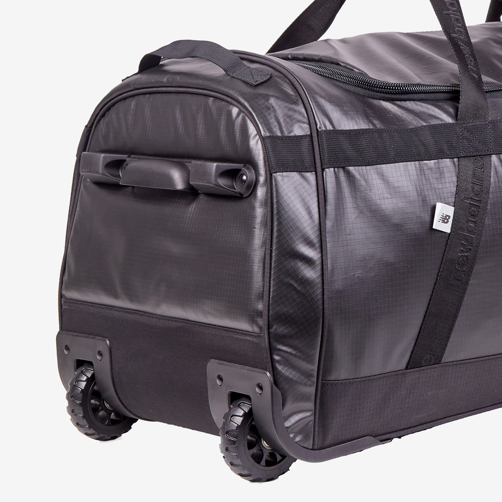New Balance Pro Players Wheel Duffle in SCHWARZ