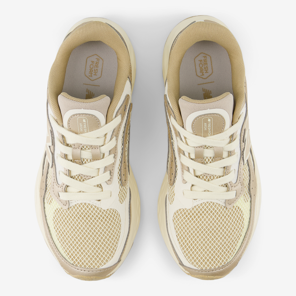 New Balance WARISTG4 Fresh Foam Arishi v4 Laufschuhe in BEIGE