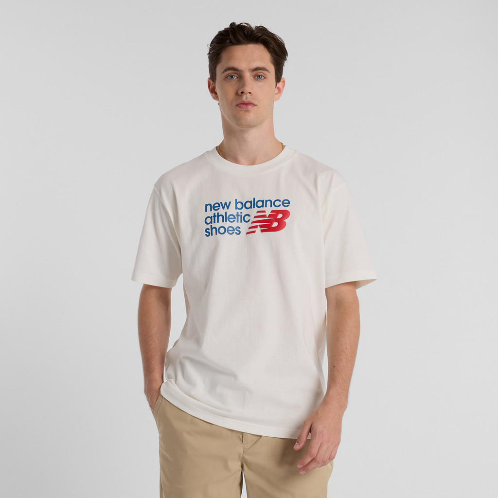 New Balance Athletics Premium Chest Logo T-Shirt in WEISS