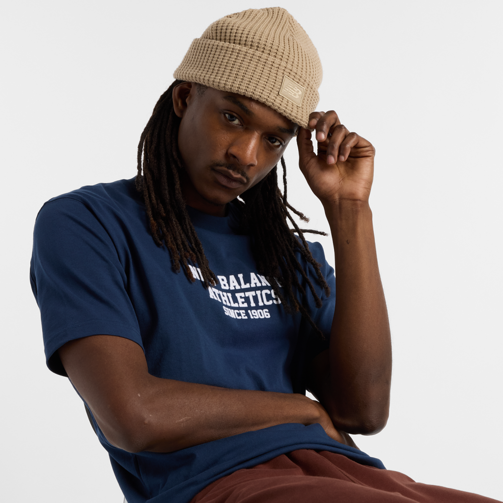 New Balance Varsity Graphic T-Shirt in BLAU