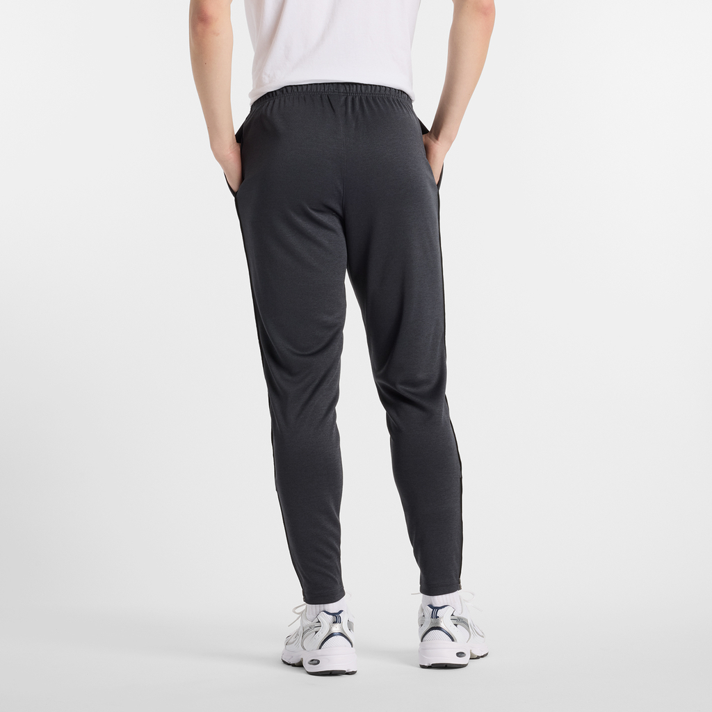 New Balance Sport Knit Pant in SCHWARZ