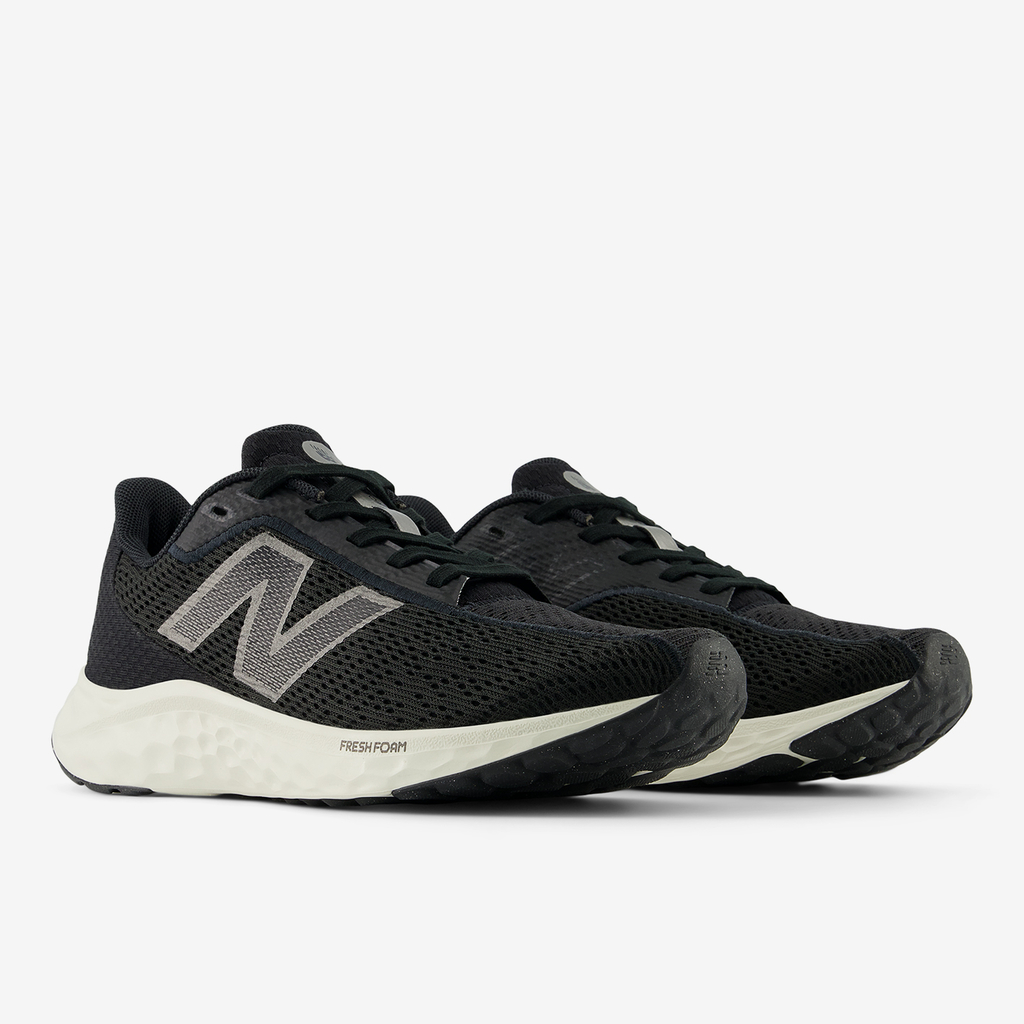 New Balance W Arishi v4 Laufschuhe in SCHWARZ