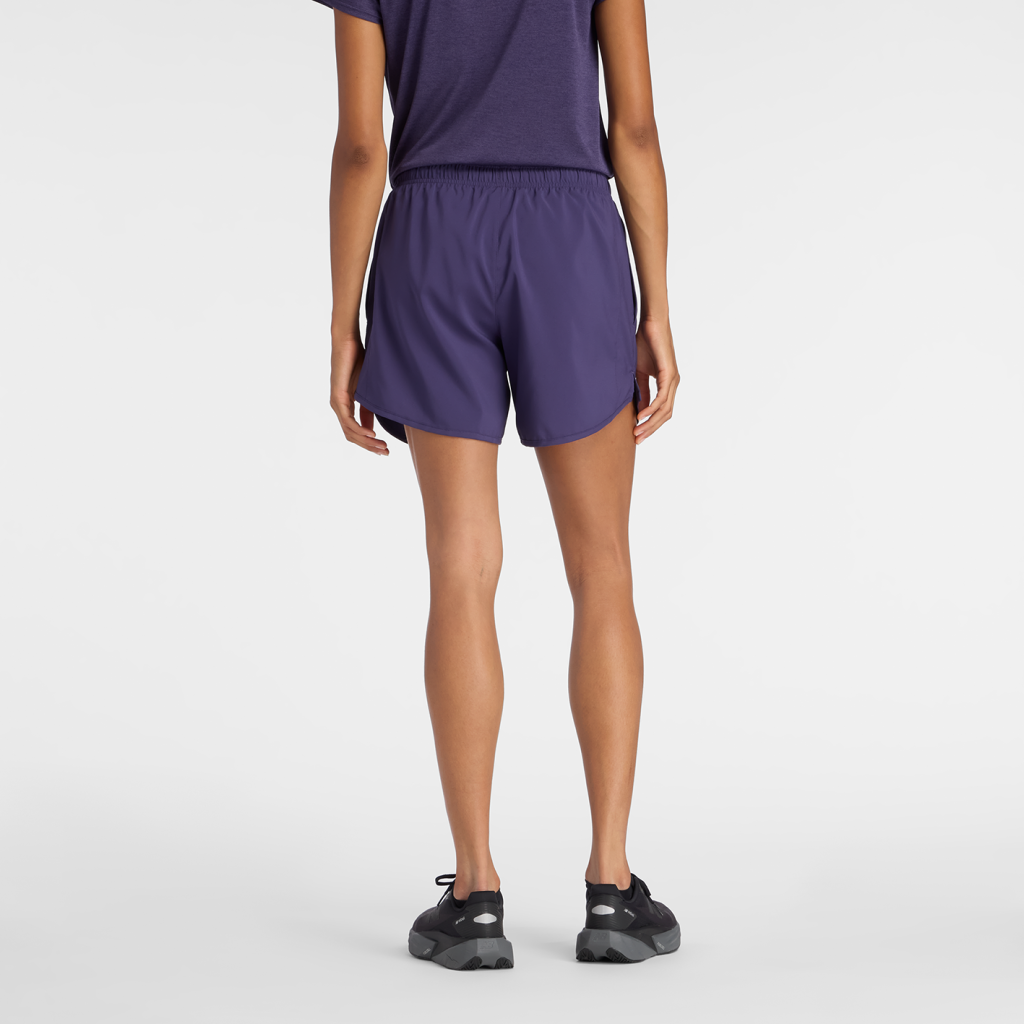 New Balance W Sport Essentials Short 5 Inch in VIOLETT