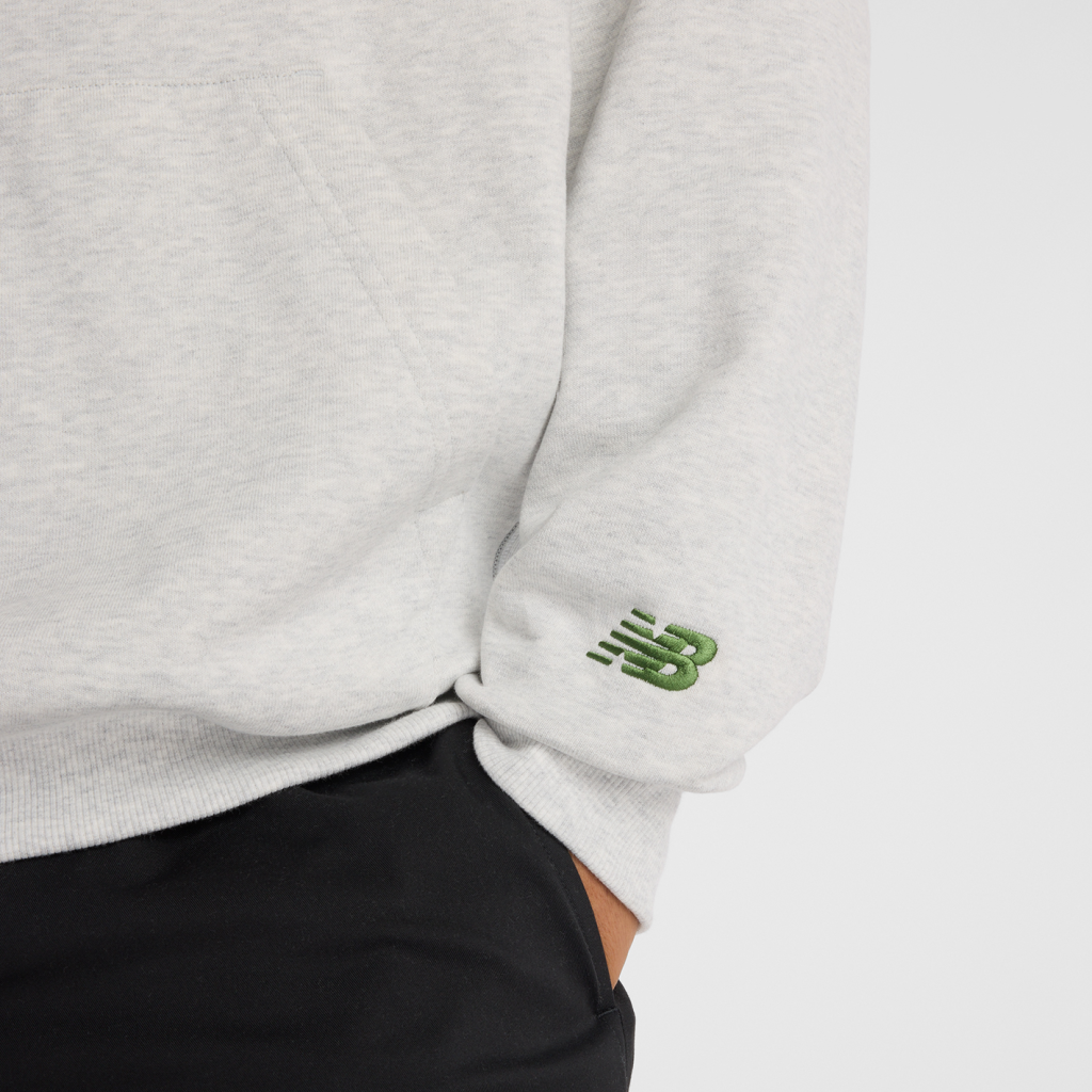 New Balance Atheltics Signature Hoodie in GRAU