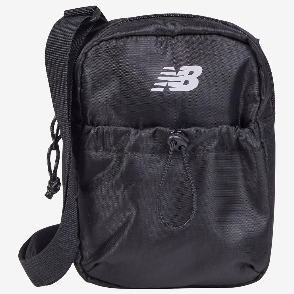 New Balance Essentials Sling Bag in SCHWARZ