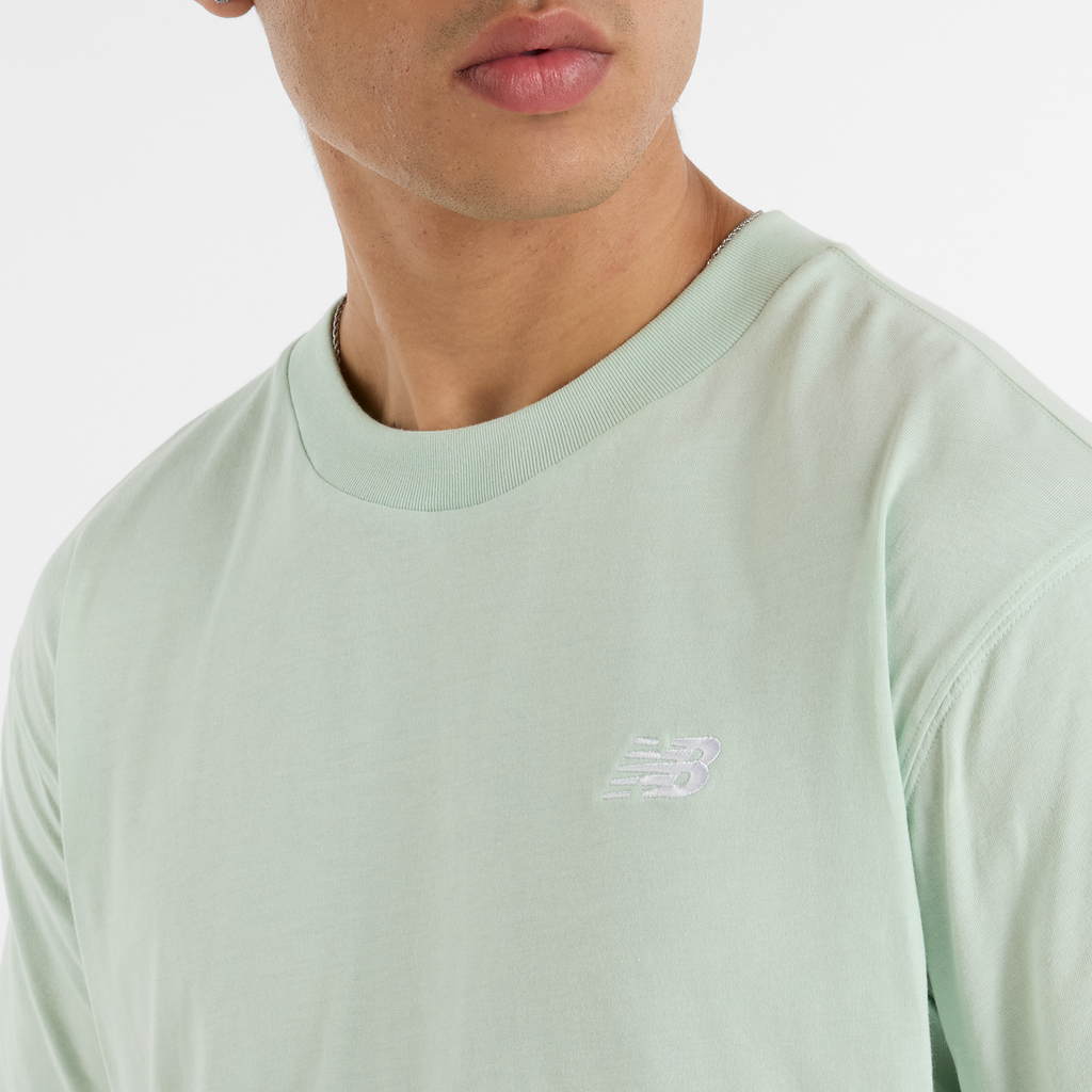New Balance Sport Essentials Small Logo T-Shirt in GRÜN