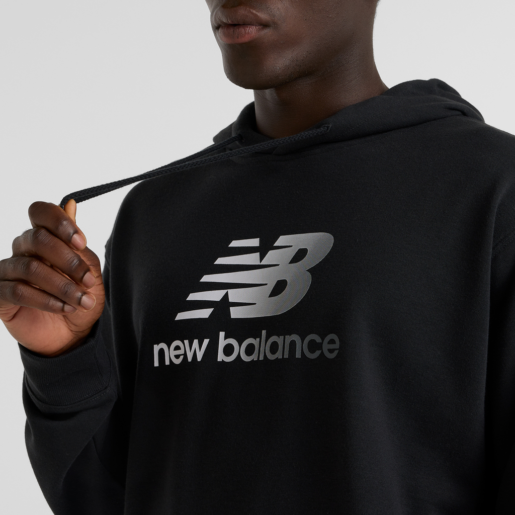 New Balance Sport Essentials Gradient Logo Hoodie in SCHWARZ