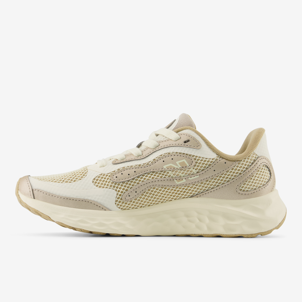 New Balance WARISTG4 Fresh Foam Arishi v4 Laufschuhe in BEIGE