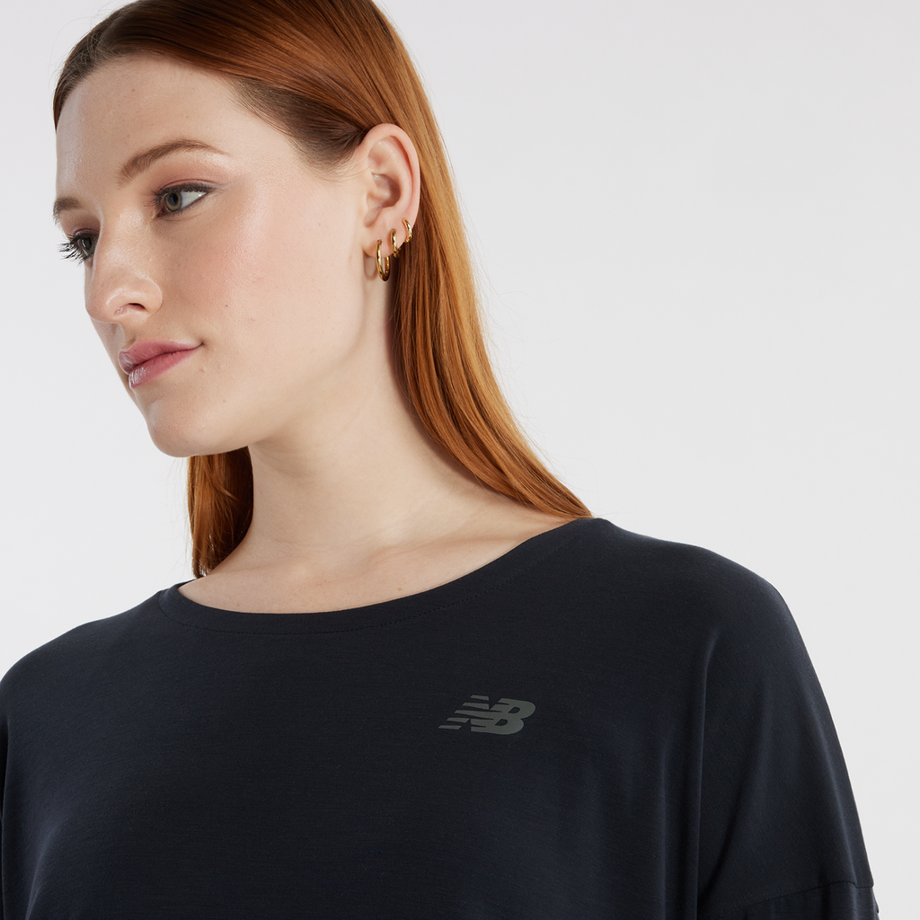 New Balance W Drapey Jersey Long Sleeve T-Shirt in SCHWARZ