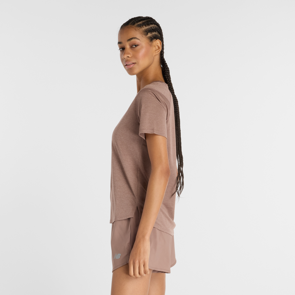 New Balance W NB Athletics Short Sleeve in BRAUN