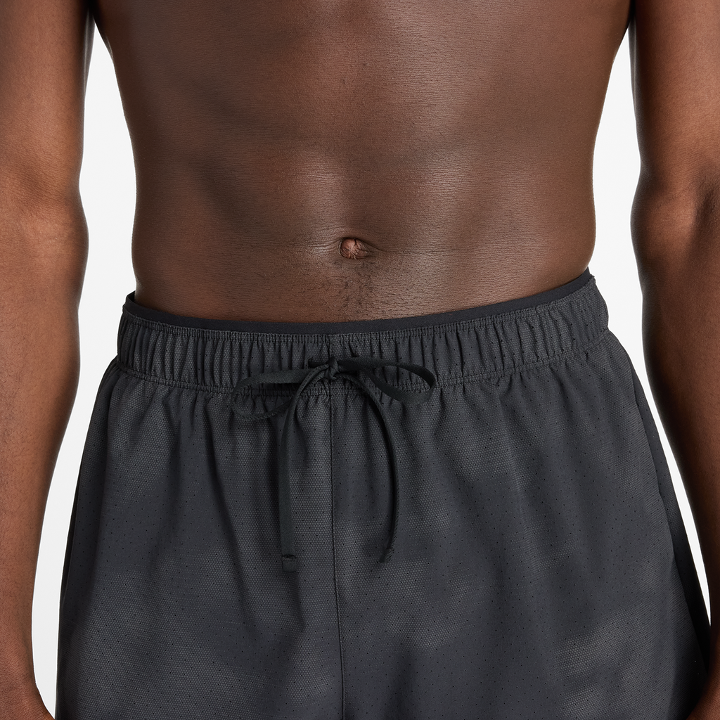 New Balance RC Reflective Short 5" in SCHWARZ